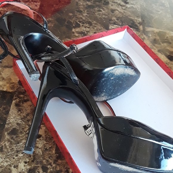 Shoe - Picture 3 of 3